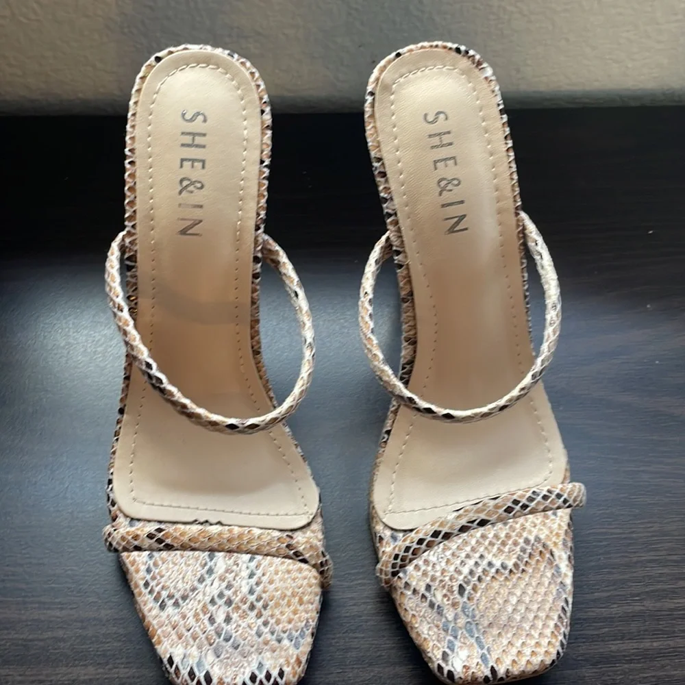 Snake print heels - Picture 3 of 5